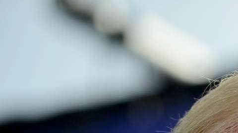 Luego de no lograr acabarlas por decreto ahora busca la ayuda del Congreso