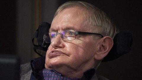 Stephen Hawking habla de un universo finito pero sin fronteras.