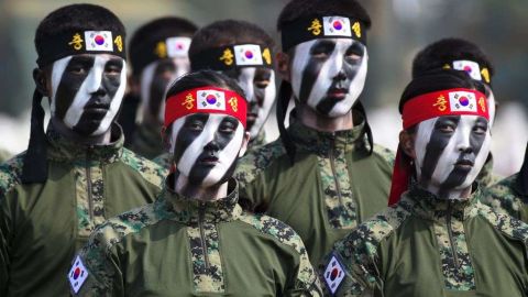 Los jóvenes no pueden eludir el servicio militar.