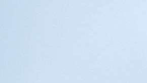 Turistas junto a prototipos del Muro Fronterizo