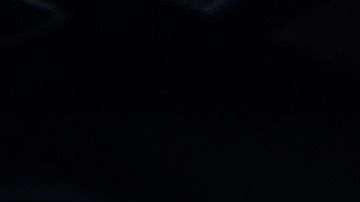 Turistas posan enfrente de la facha del hotel