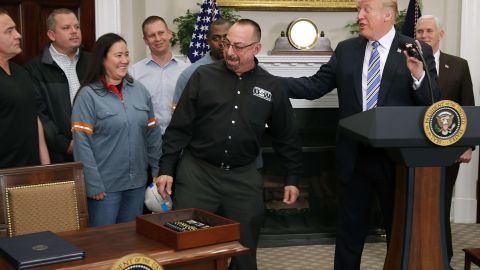 El presidente Trump durante su anuncio de arancel al acero y aluminio.