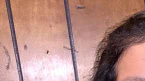 Esta pequeña decidió pintar los zapatos de su  hermana y éste fue el resultado.