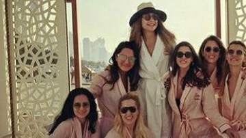 Basaran y sus amigas durante su estadía en Dubái.
