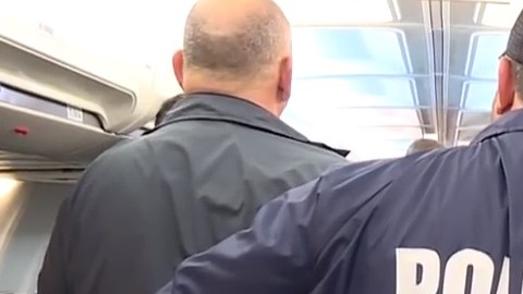 Los operativos de ICE en la era de Trump preocupan a indocumentados.