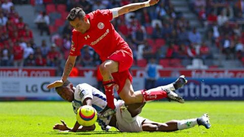 Rubens Sambueza dio un partidazo con los Diablos Rojos del Toluca ante el Pachuca en el estadio Nemesio Diez. (Foto: Imago7/Alejandra Suárez)