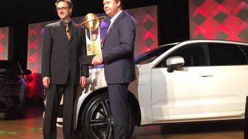 Un representante de Volvo recogió el premio en Nueva York.