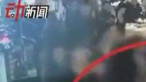 La mesera fue víctima de unos clientes impacientes.