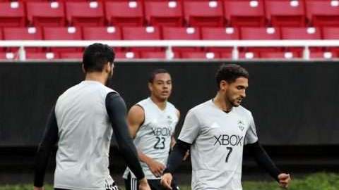 Clint Dempsey estrella de los Sounders, en el entrenamiento del lunes, en el Estadio Akron.