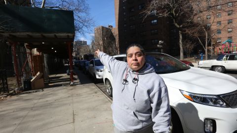 Luz Concepcion. Inquilinos de NYCHA en Chelsea se quejan de la inseguridad y la falta de limpieza.