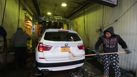 La nueva norma contempla beneficiar entre otros, a los carwasheros.