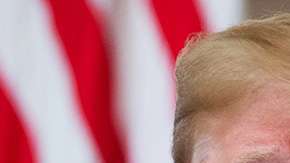 Trump es quien dio fin al programa DACA que protegía de la deportación a miles de jóvenes indocumentados.