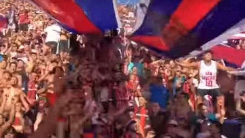 Hinchas de San Lorenzo cantan a Maluma.