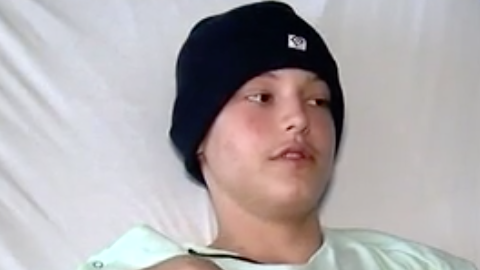 Un adolescente va al médico por un resfriado y descubren que tiene cáncer.