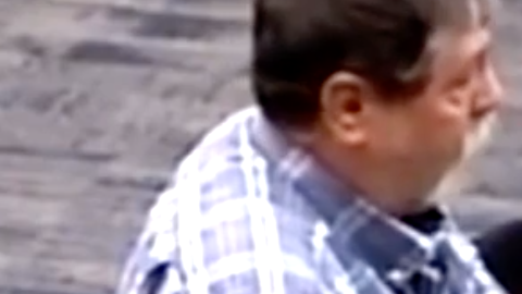 Este hombre acusó a quien le maltrató de pequeño para dejar claro que el abuso escolar es intolerable.