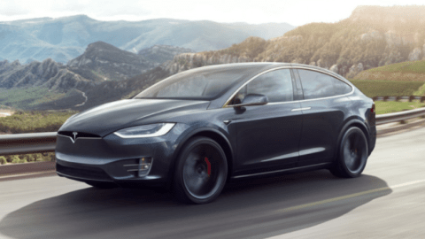 Tesla lidera el espacio delantero.