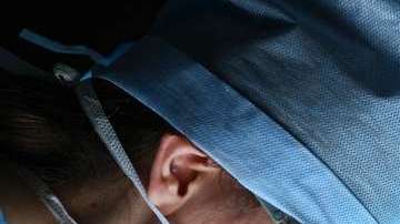 Los doctores se dieron cuenta que estaban operando a la persona equivocada.