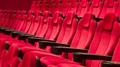 Muchas salas de cine VIP tiene butacas eléctricas.