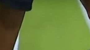 El eslovaco Martin Skrtl yace en el terreno de juego después de casi ahogarse con su lengua.