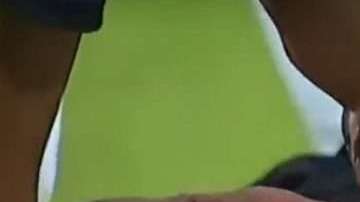 El eslovaco Martin Skrtl yace en el terreno de juego después de casi ahogarse con su lengua.