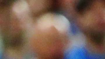 Giancarlo Stanton le hace swing al segundo pitcheo para batear cuadrangular en la primera entrada.