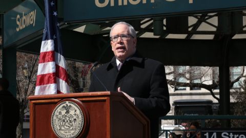 Las estadísticas de Scott Stringer apuntan que los trabajadores del sector servicios sufren más los problemas del metro./Cortesía