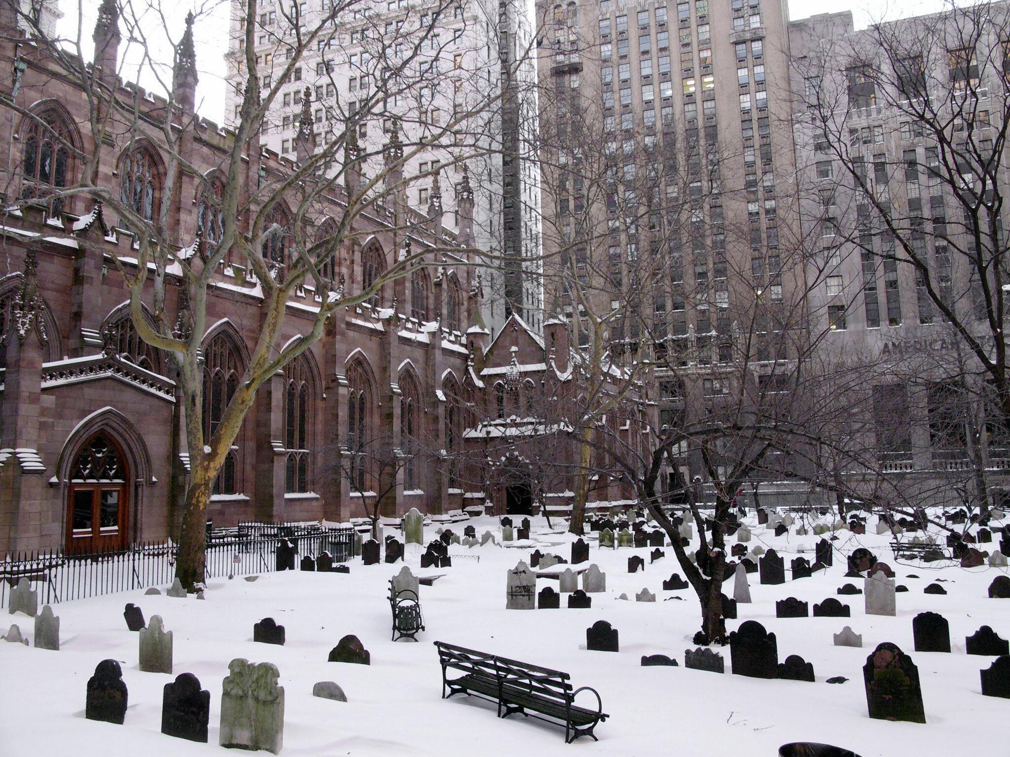 Instalan detectores de metales en iglesias que sobrevivieron el 9/11