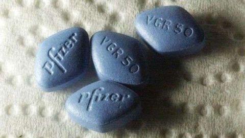 La Viagra es solo para los hombres mayores de 18 años que tienen impotencia.