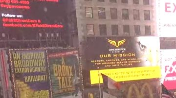 Imágenes de EarthCam muestran movimiento en la zona de Times Square, en Manhattan.