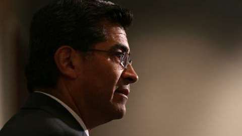 Xavier Becerra se convirtió en enero de 2017 en el primer Fiscal General latino de EEUU