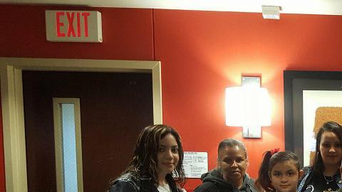 Familias boricuas temen quedarse desamparadas tras anuncio de FEMA que no va a pagar sus hoteles desde el 21 de abril