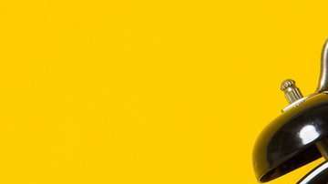 100721869_relojamarillo