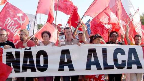 Tal vez pocos lo recuerden ahora, pero el objetivo inicial de la primera Cumbre de las Américas, organizada en Miami en 1994 por el entonces presidente de EEUU, Bill Clinton, era buscar una zona de libre comercio desde Tierra del Fuego a Alaska.