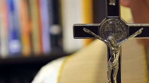 Sacerdotes de numerosos países del mundo han reportado un aumento del número de casos de fieles con signos de "posesión demoníaca".