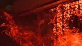 La imagen refleja un momento tenso de las protestas que tuvieron lugar el pasado año en Venezuela contra el gobierno de Nicolás Maduro.