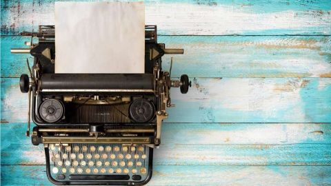 101042683_typewriter2