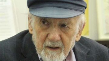 Walter Bingham, judío superviviente del Holocausto y veterano de la II Guerra Mundial que con 94 años es el locutor de radio en activo más viejo del mundo.