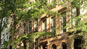 La policía lo encontró muerto en su casa del Upper East Side