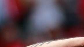 El jugador de Toluca Rodrigo Salinas celebra una anotación ante Veracruz en el Estadio Nemesio Díez. (Foto: EFE/José Méndez)