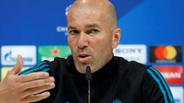 El técnico francés del Real Madrid, Zinedine Zidane, irá al Camp Nou a enfrentar un Clásico que se reduce a si habrá o no pasillo para el Barcelona. (Foto: EFE/Chema Moya)