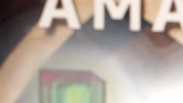 Mack nació en Alemania y creció en California, donde comenzó su carrera siendo una niña de 4 años