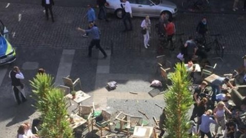 La Policía pidió a los residentes evitar la zona.