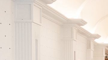 La tienda sólo vende el producto con récipe médico, por ahora. Pero ya atrae a curiosos y turistas