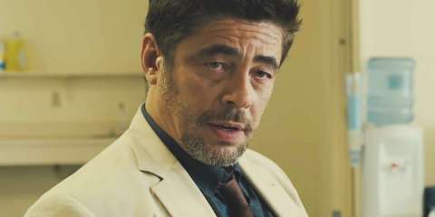 En 'Sicario: Day of the Soldado', de próximo estreno, Del Toro encarna a un hombre sumido en la guerra de narcotráfico de la frontera.