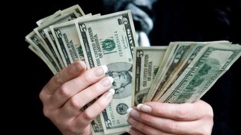 Un dólar se cambiaba a 0,8113 euros, frente a los 0,8085 euros de la jornada anterior