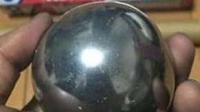 La bola de papel aluminio en el microondas ya ha generado varios incidentes caseros.