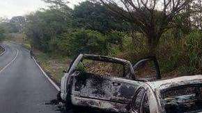 Los autos fuern¿on calcinados.