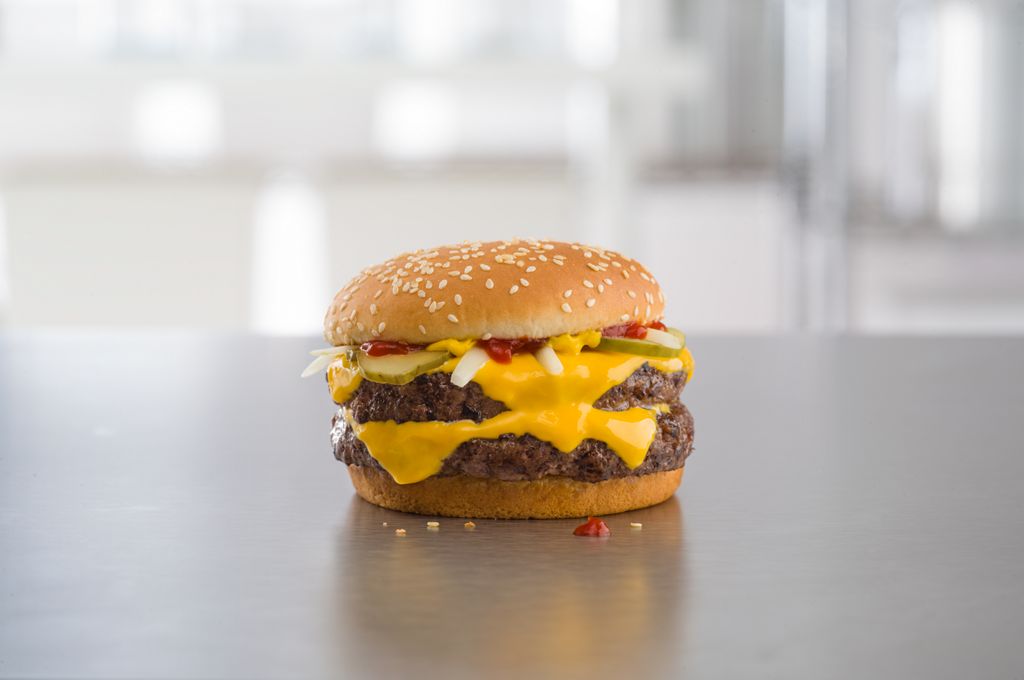 Una de las nuevas hamburguesas de McDonald's.