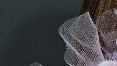 Jennifer López en la alfombra roja de los 59 Grammy Awards.