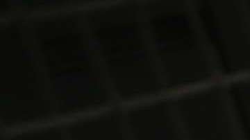 Un migrante detenido es trasladado al tribunal para una audiencia con el juez de inmigración (Foto: archivo)